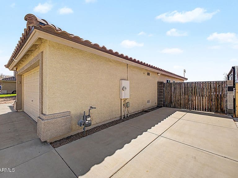 9255 E ELLIS Street photo 4