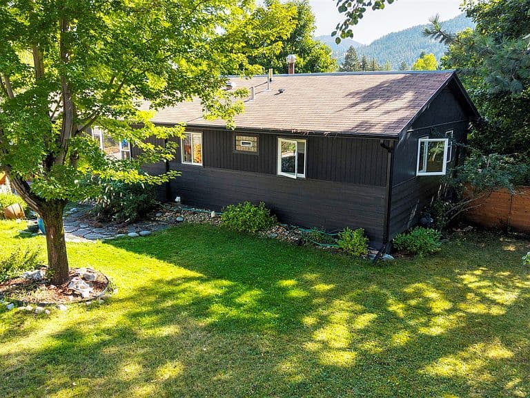 2412 Skyline Dr photo 2