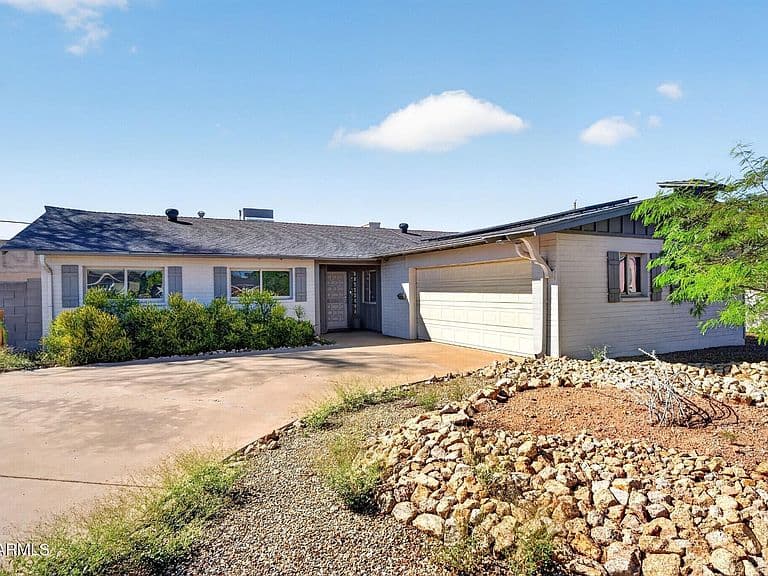 131 E RIVIERA Drive photo 1