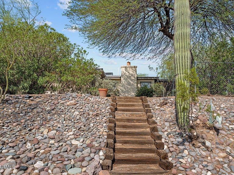 205 N Cucuracha Street photo 3