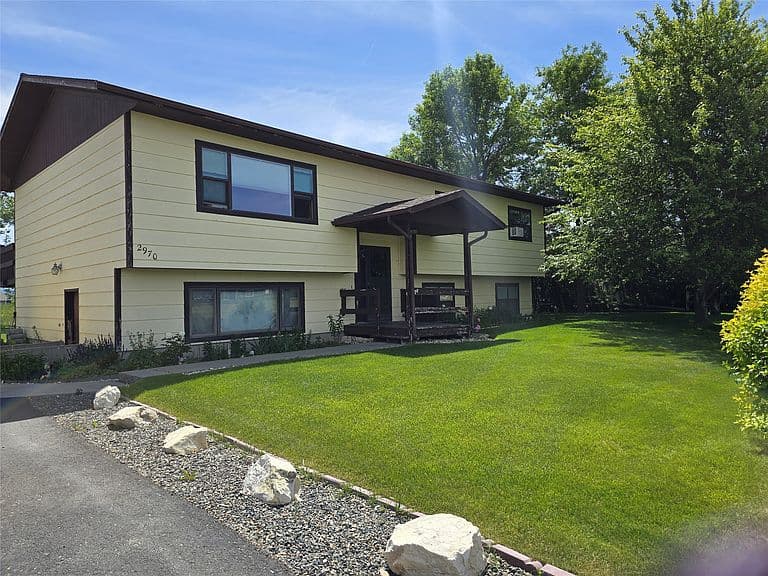 2970 Canal Cir photo 2