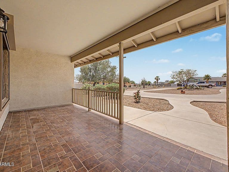 22202 W HILTON Avenue photo 5