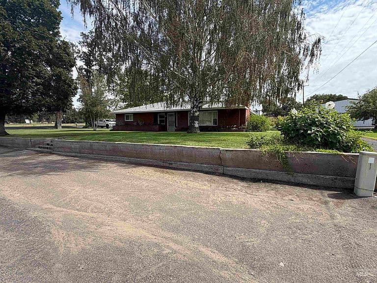 571 N 3rd Ave photo 5