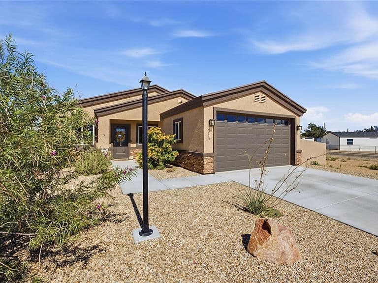 2215 E Devlin Avenue photo 3