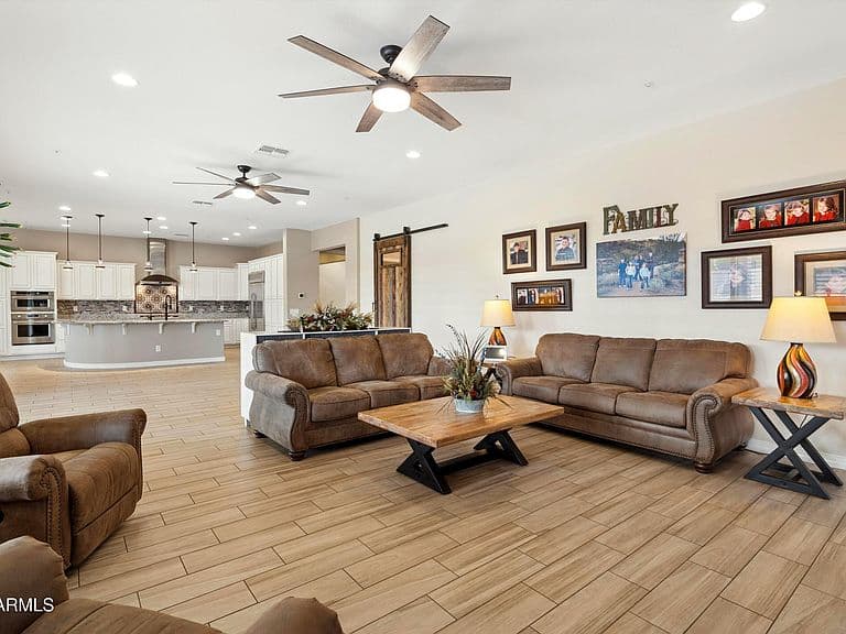 7551 W SAGUARO PARK Lane photo 3