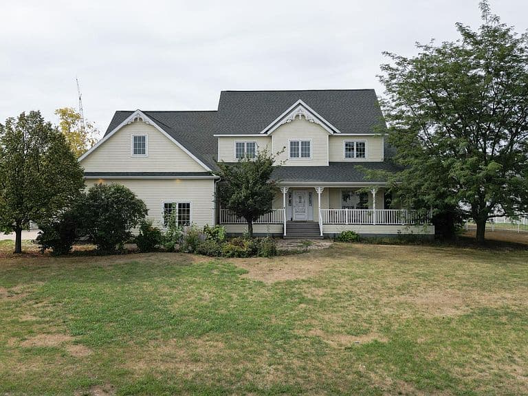 210 Hackberry Ct photo 1