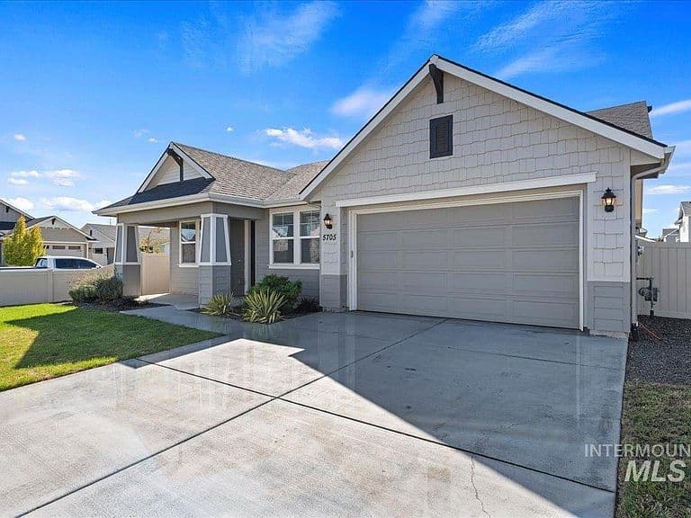 5705 W Daphne Dr photo 3