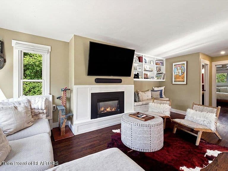 220 Crabtree Ln photo 5