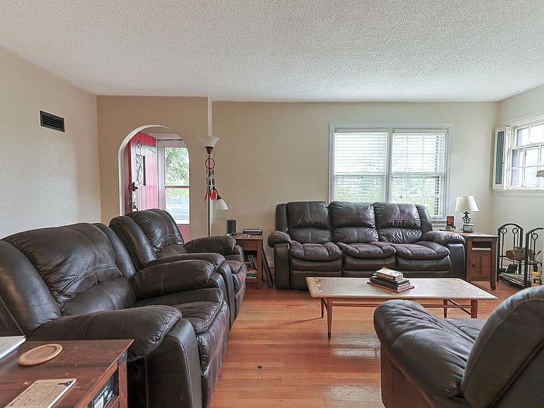 1501 Albany Ave photo 4