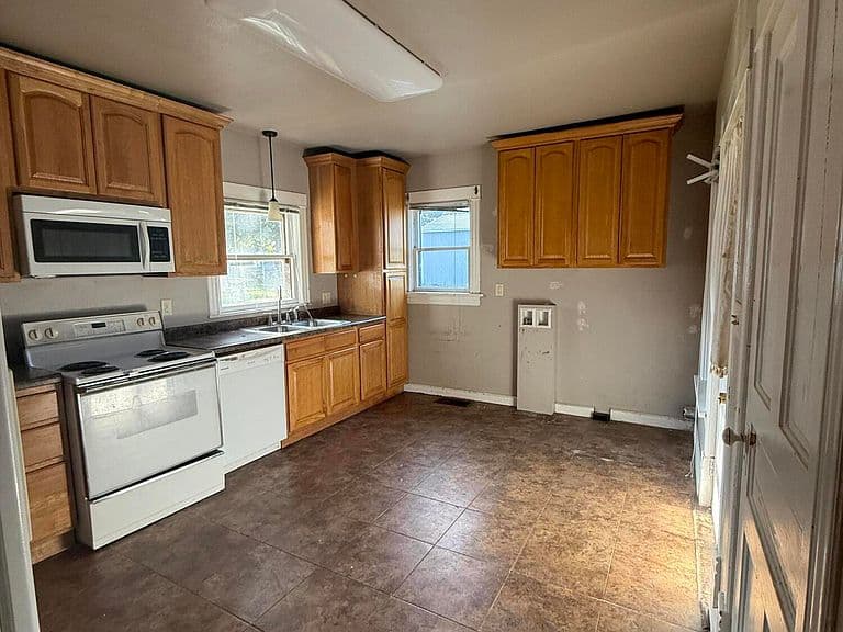 307 E 4th Ave photo 5