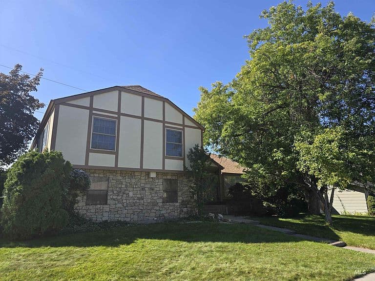 280 Meadows Ln photo 1
