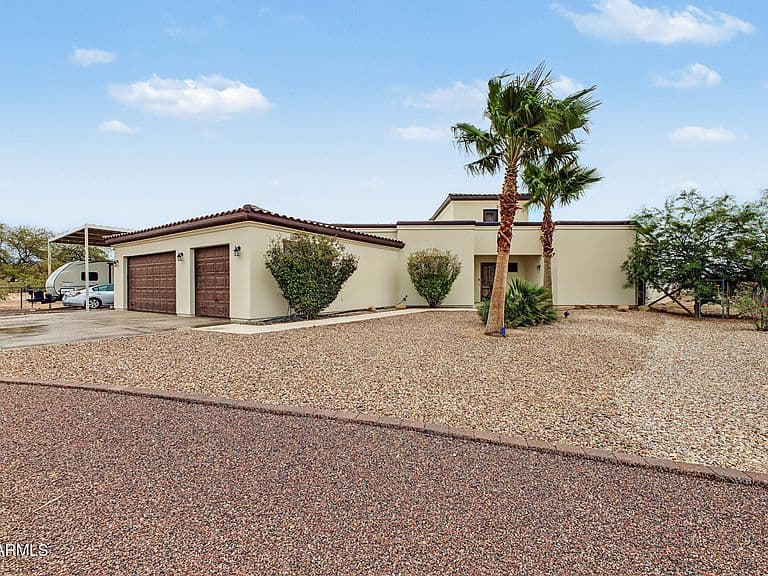 10819 E THE GRIFFIN Way photo 3