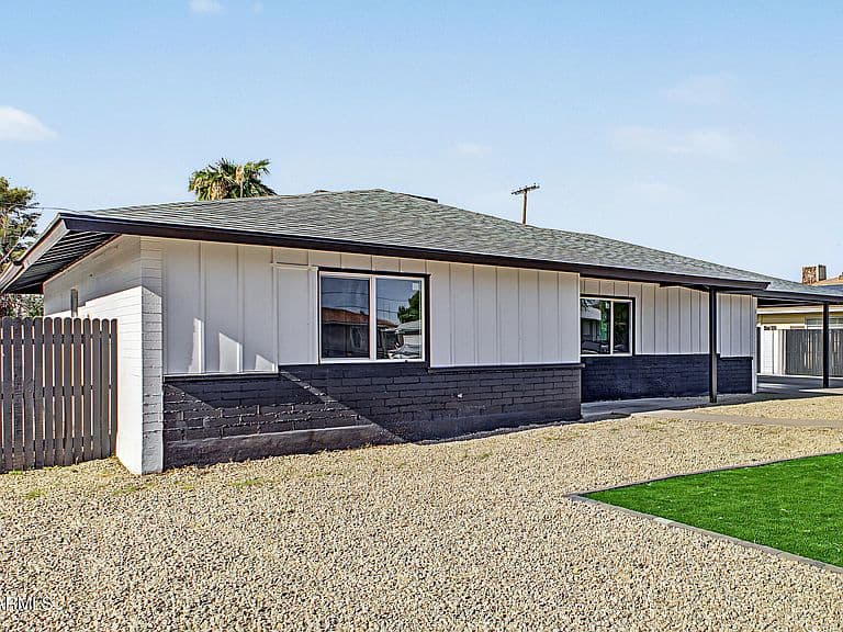 2328 W VILLAGE Drive photo 3