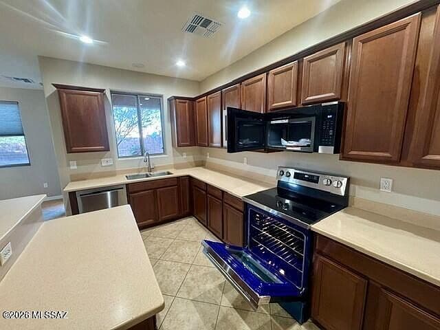 8359 N Albany Ave photo 4