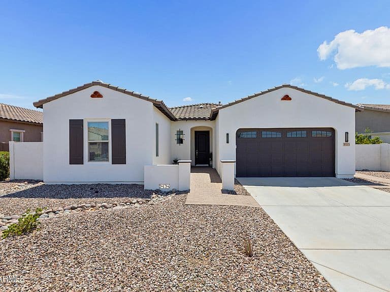 3325 E Coconino Drive photo 1