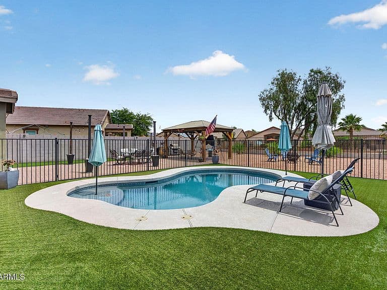36995 W CAPRI Avenue photo 1