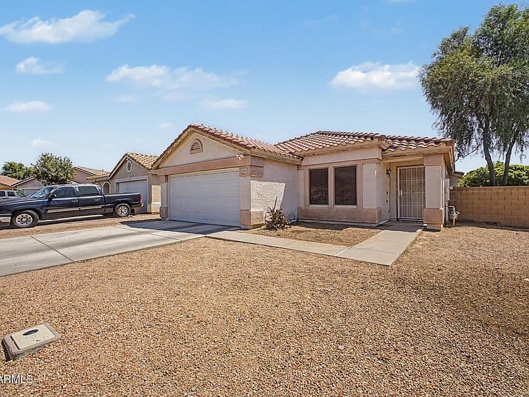 5240 E FLOWER Avenue photo 3