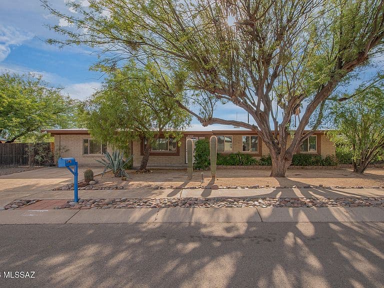 2302 W Sumaya Pl photo 1