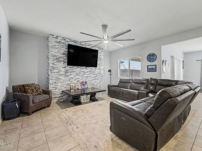 43703 W ACACIA Avenue photo 2