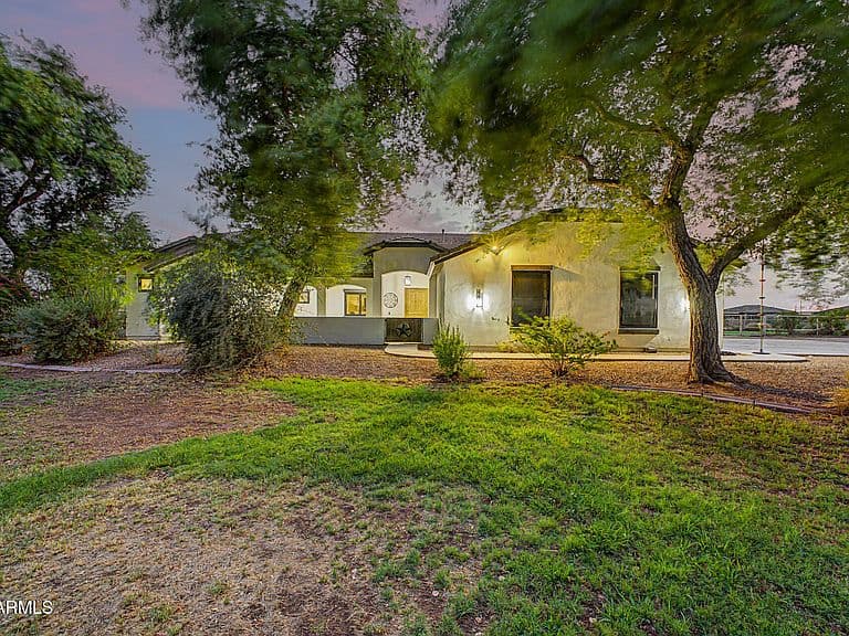 38816 N KENNEDY Drive photo 1