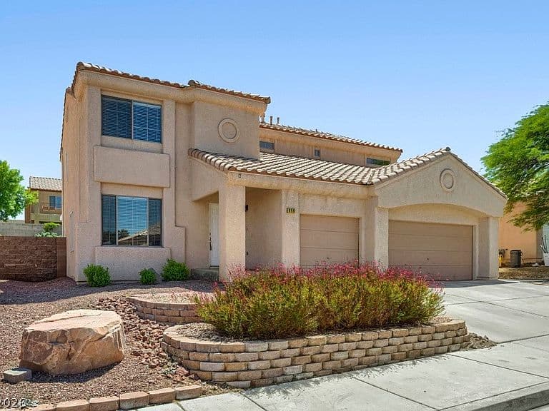 946 Saddle Horn Dr photo 1