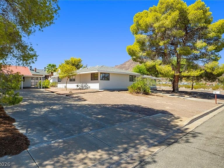 181 W Middleton Dr photo 2