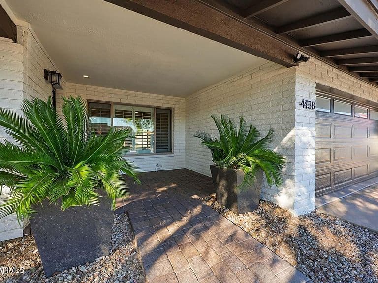 4438 E VOLTAIRE Avenue photo 4