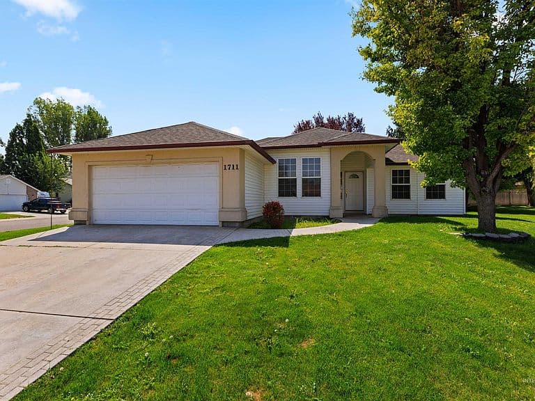 1711 Cashew Ct photo 2
