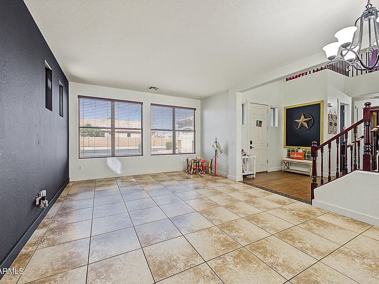 30519 N GUNDERSON Drive photo 4