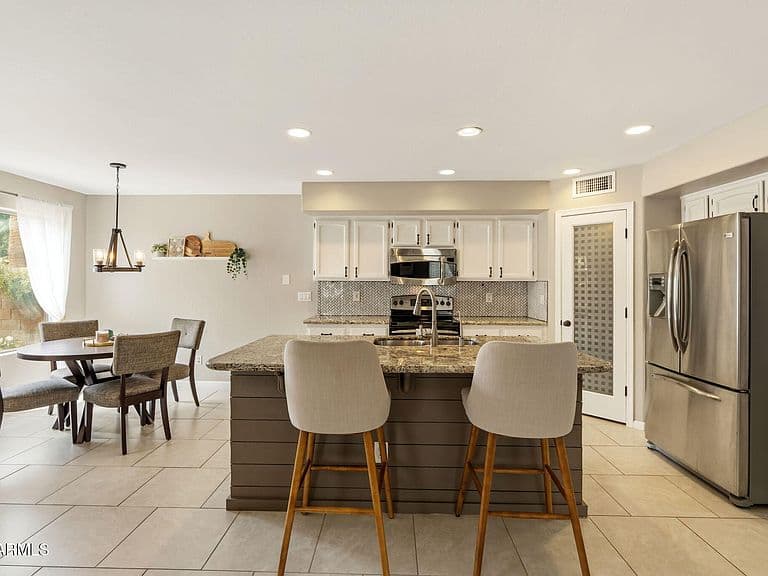 519 W ENCINAS Street photo 3