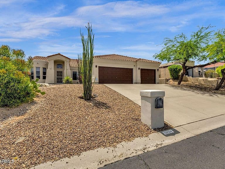 12224 N DESERT SAGE Drive photo 1
