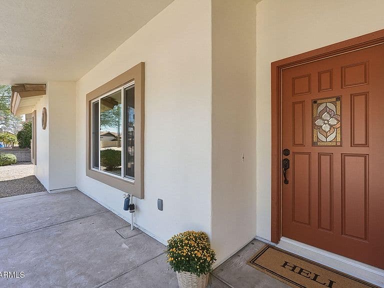 1007 E GRANDVIEW Road photo 2