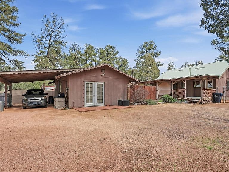 518 N Colcord Rd photo 2