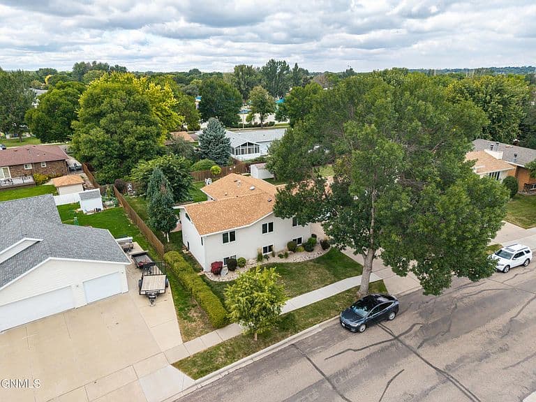 1524 Omaha Dr photo 2