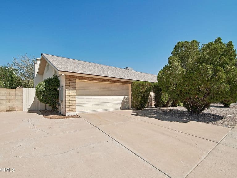 1342 W MENDOZA Avenue photo 2