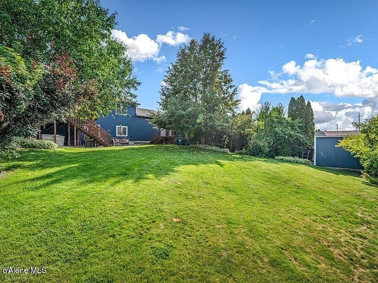 380 W Bridle Ln photo 2