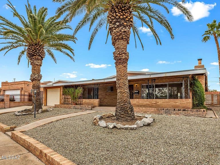 1974 W Calle Mecedora photo 2