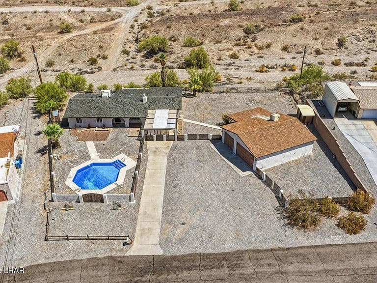 2435 Atlantic Dr photo 5