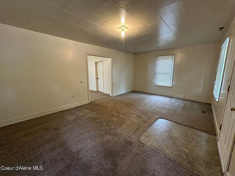 1104 E Lakeside Ave photo 3