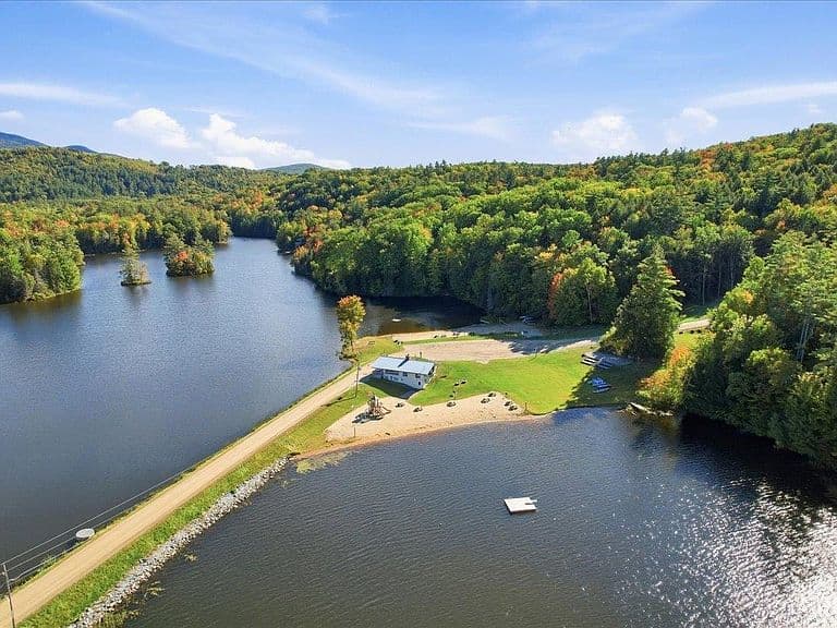 135 Lakeside Drive photo 4