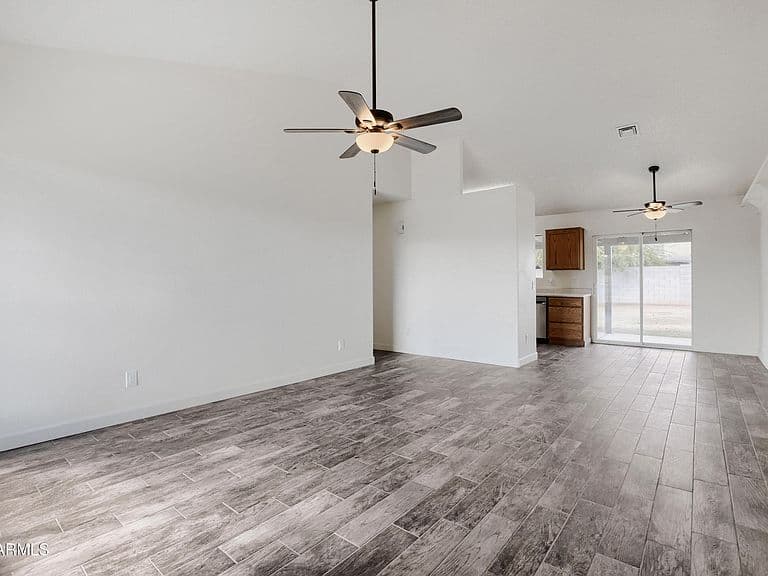 6910 W MOUNTAIN VIEW Road photo 5