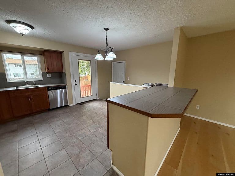 1017 Maple Way photo 5