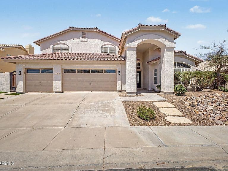 1426 E AMBERWOOD Drive photo 1