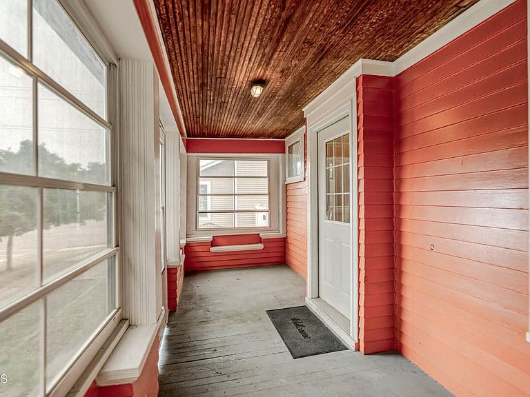 304 E Avenue B photo 3