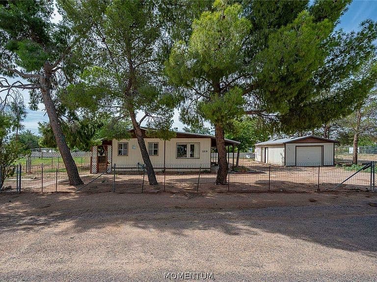 3182 E Hearne Avenue photo 1