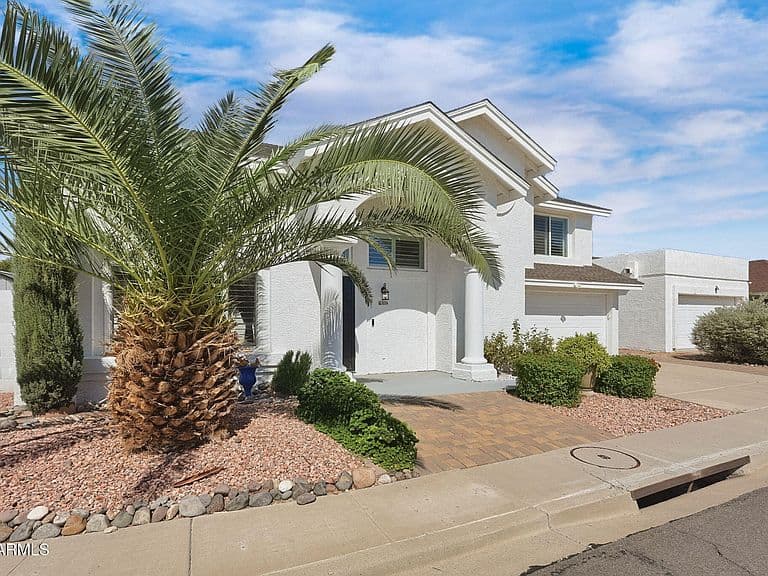 3224 E TARO Lane photo 2