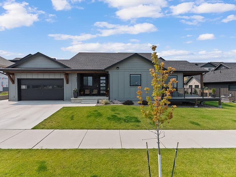 4377 Christian Dr photo 2