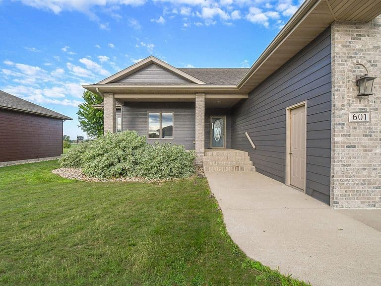 601 Emmett Trl photo 2