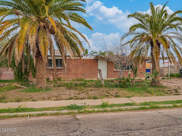 4833 E 23rd St photo 5