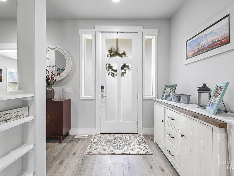 3826 Susan Cir E photo 4